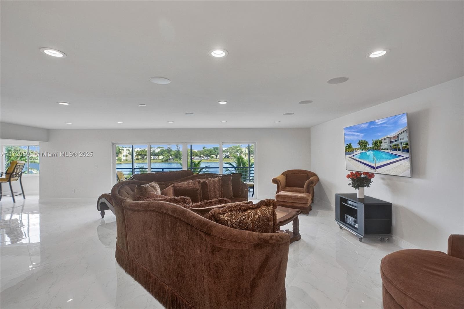 AZURE LAKE CONDO · #222 in Miami - Photo 36