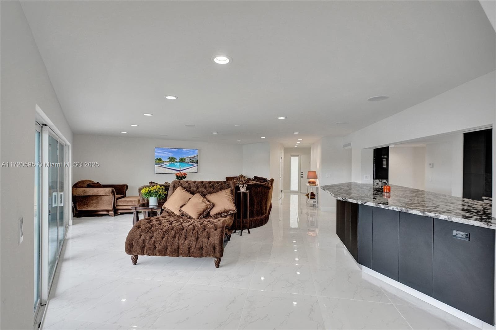 AZURE LAKE CONDO · #222 in Miami - Photo 32