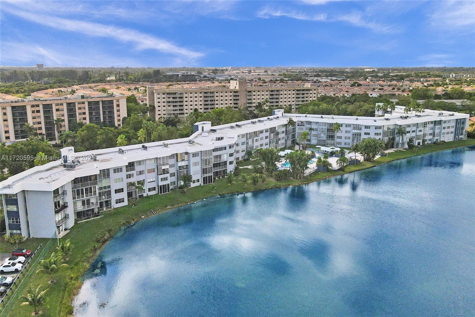 AZURE LAKE CONDO · #222 in Miami - Photo 5