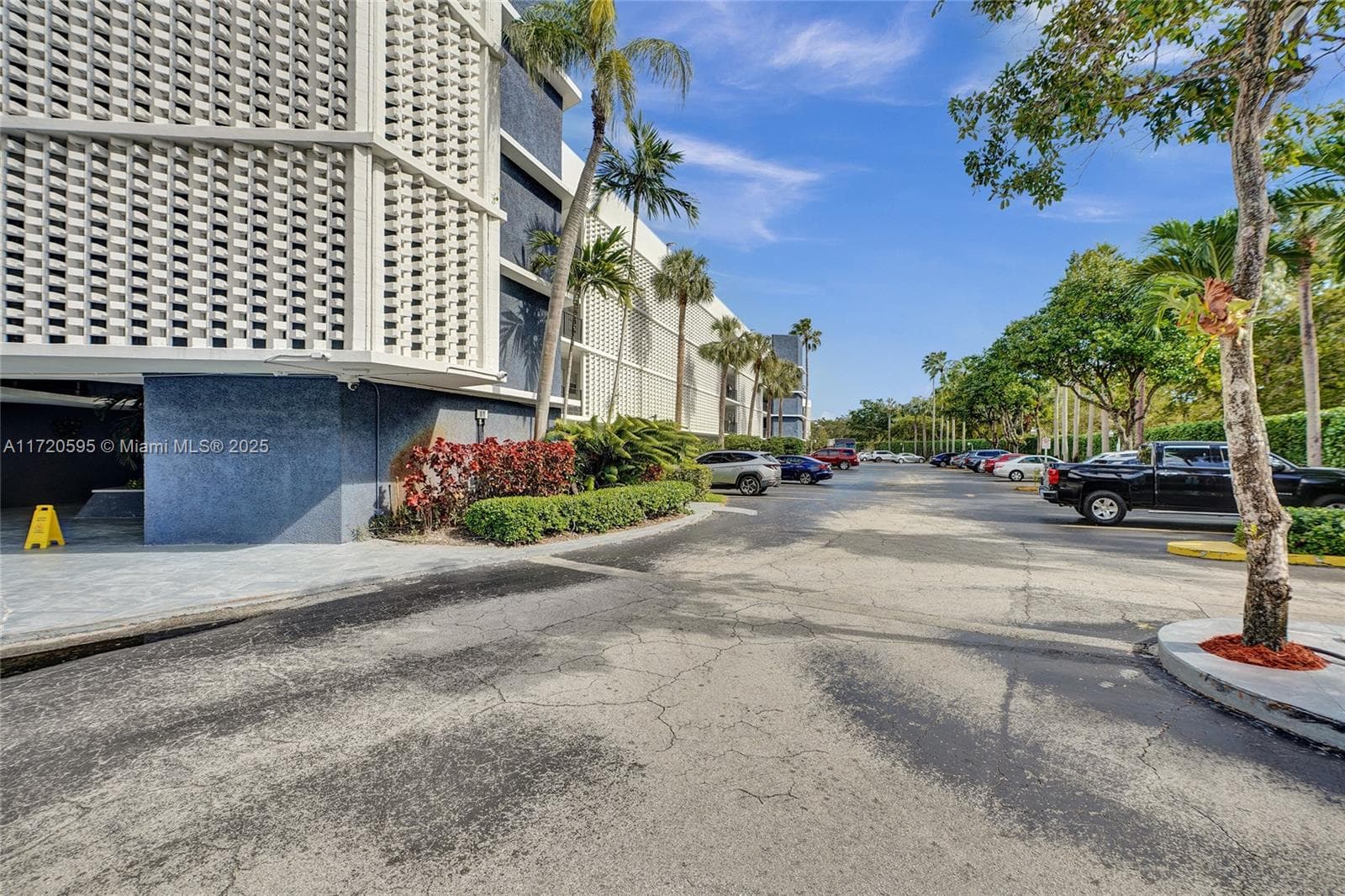 AZURE LAKE CONDO · #222 in Miami - Photo 92