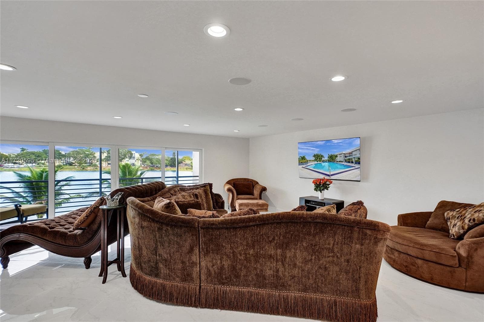 AZURE LAKE CONDO · #222 in Miami - Photo 34