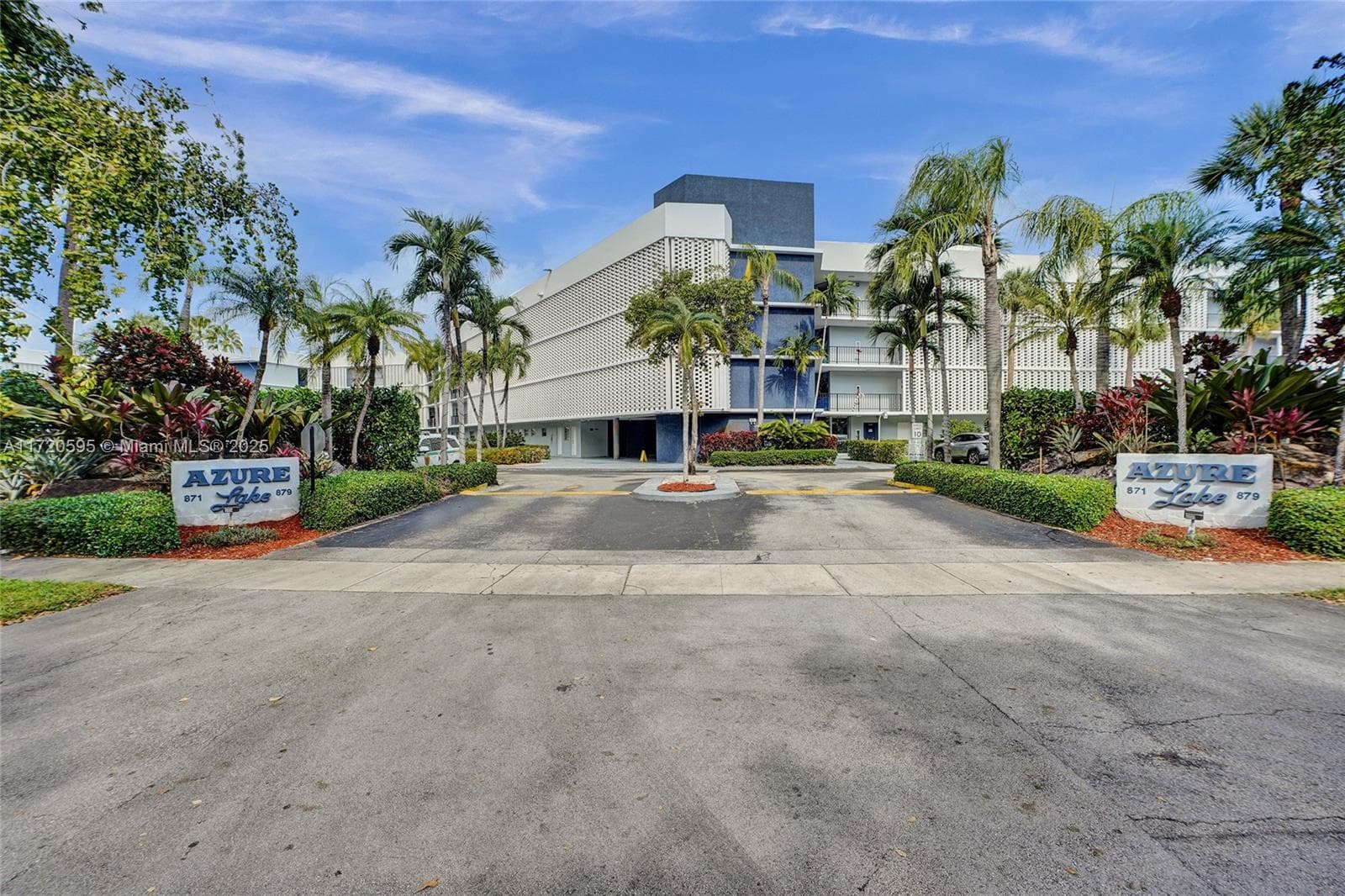 AZURE LAKE CONDO · #222 in Miami - Photo 89