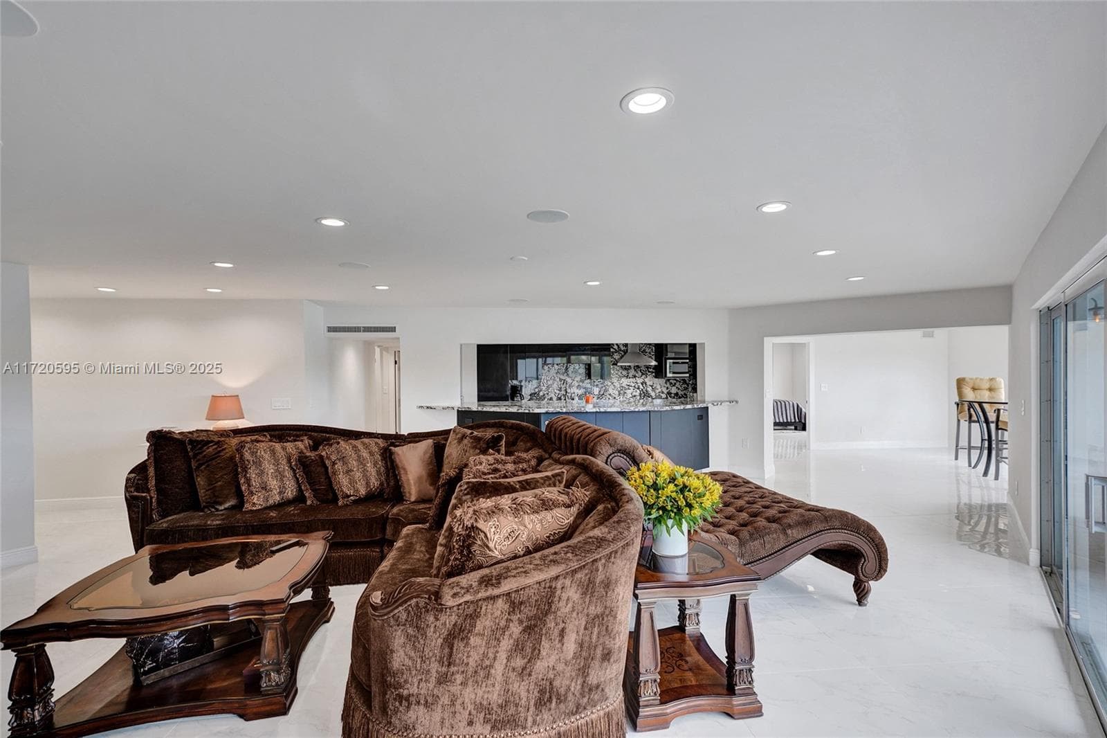 AZURE LAKE CONDO · #222 in Miami - Photo 38