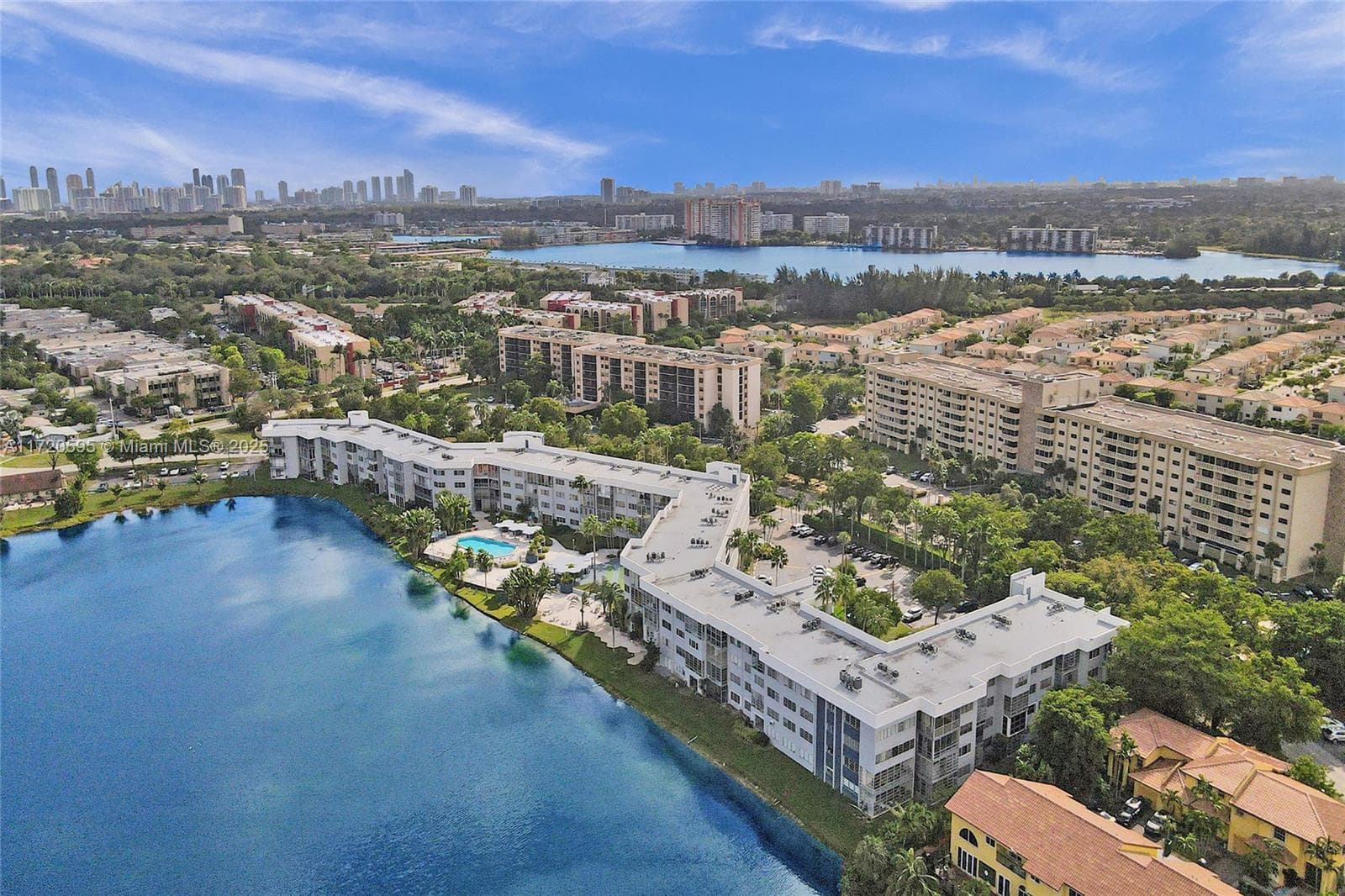 AZURE LAKE CONDO · #222 in Miami - Photo 10