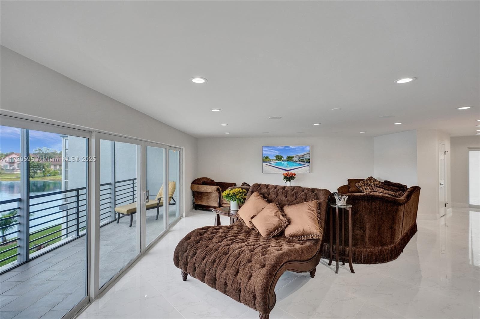 AZURE LAKE CONDO · #222 in Miami - Photo 33