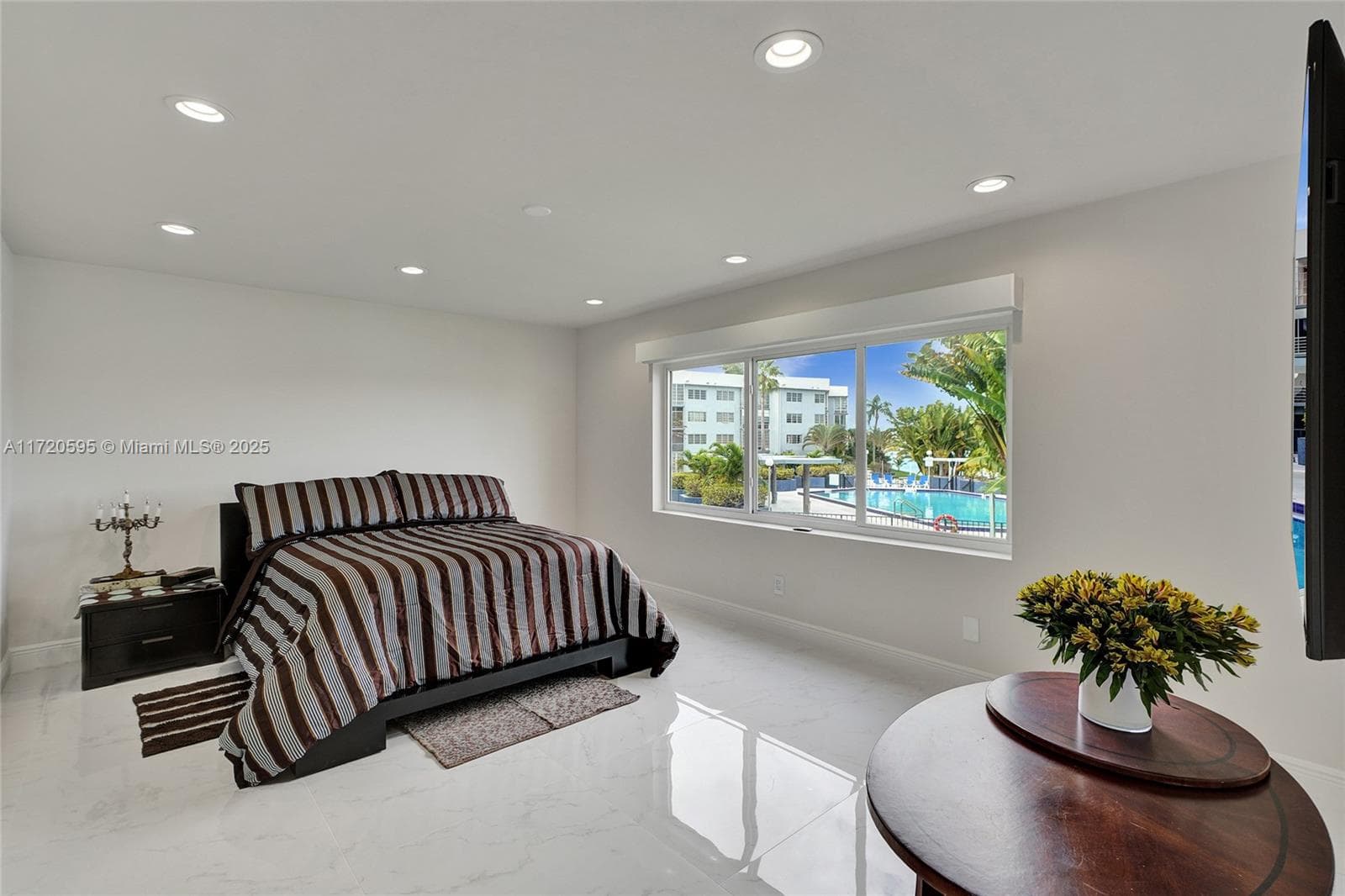 AZURE LAKE CONDO · #222 in Miami - Photo 41