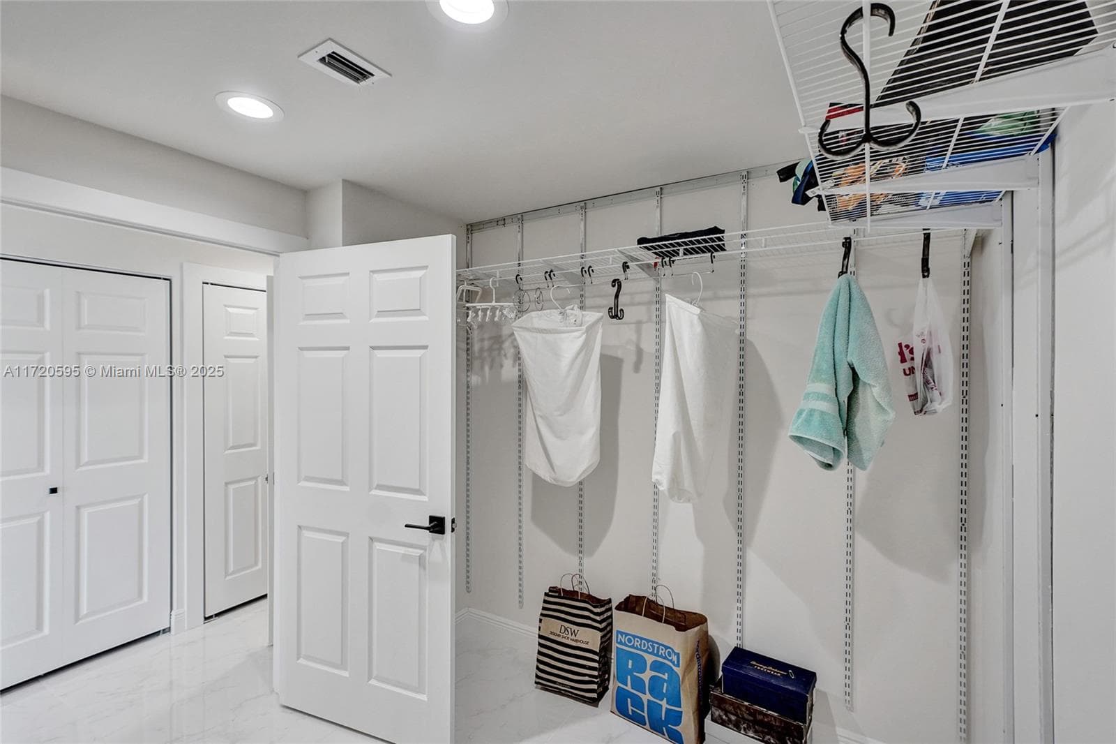 AZURE LAKE CONDO · #222 in Miami - Photo 45