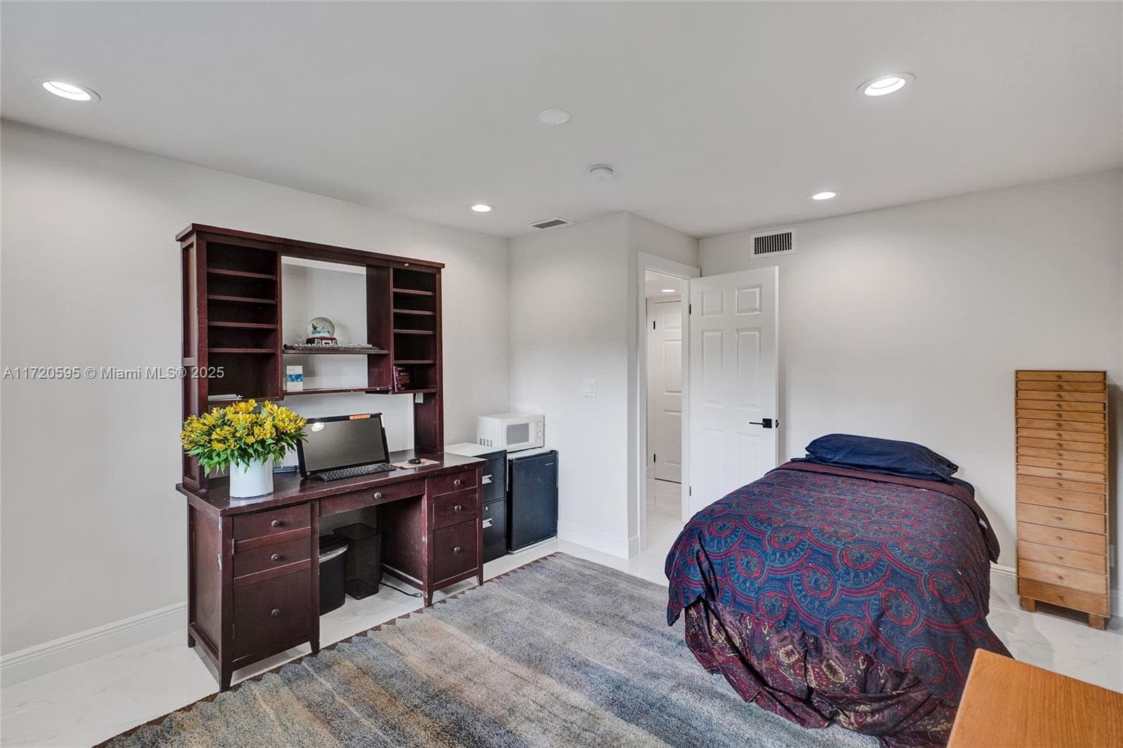 AZURE LAKE CONDO · #222 in Miami - Photo 55
