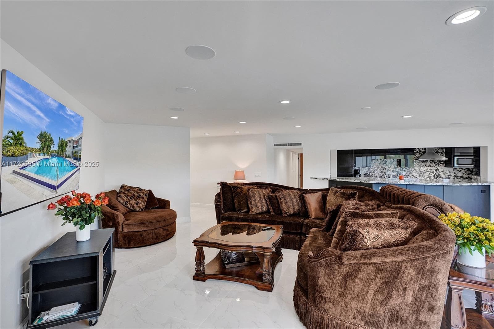 AZURE LAKE CONDO · #222 in Miami - Photo 37