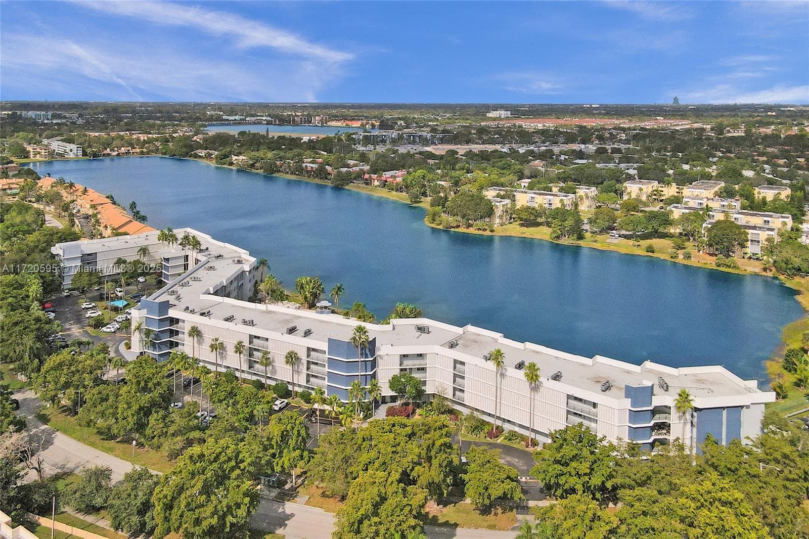AZURE LAKE CONDO · #222 in Miami - Photo 15