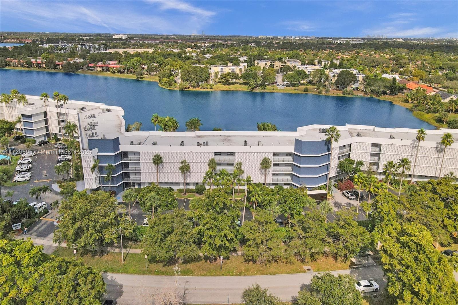 AZURE LAKE CONDO · #222 in Miami - Photo 19