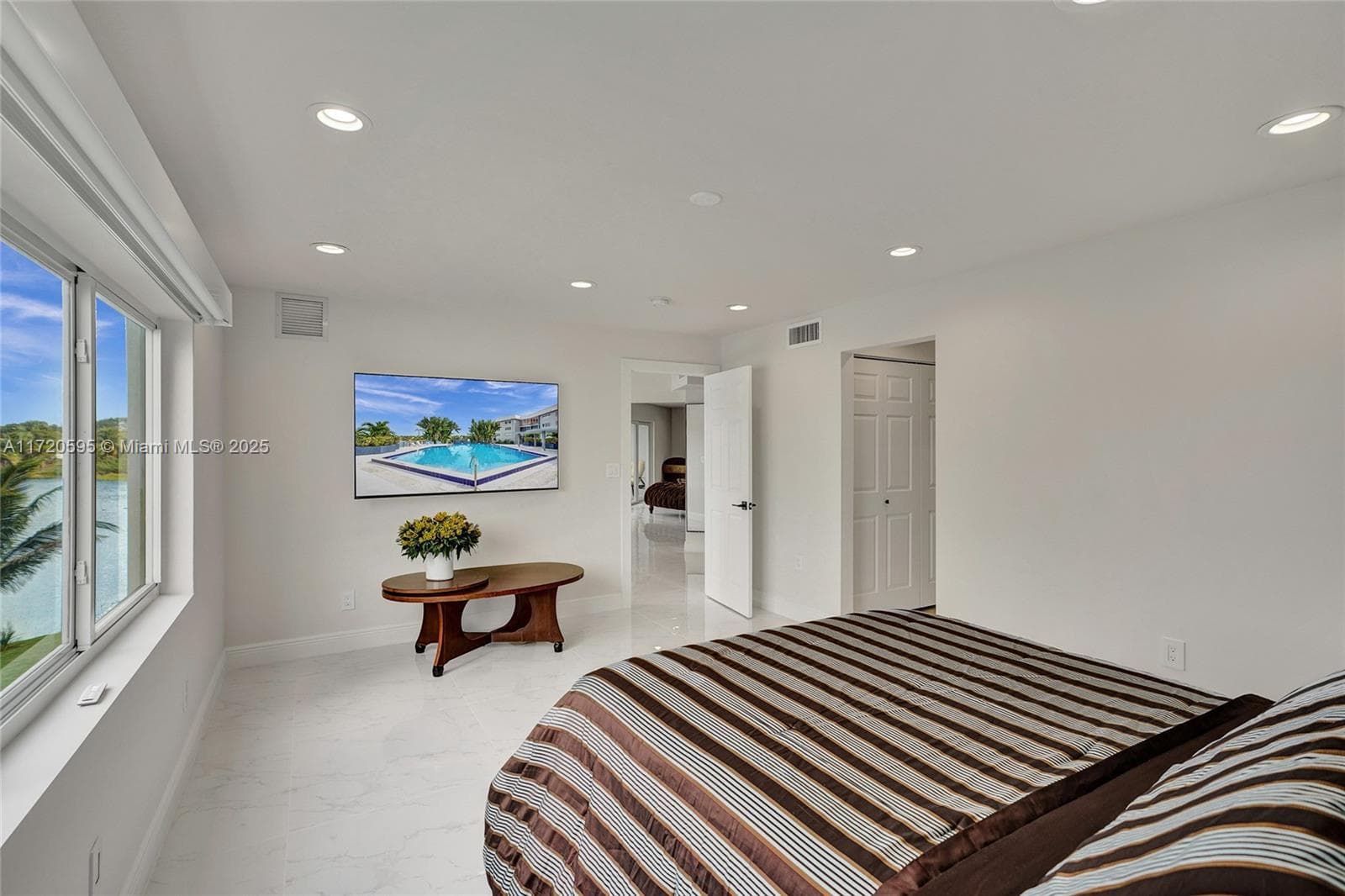 AZURE LAKE CONDO · #222 in Miami - Photo 44
