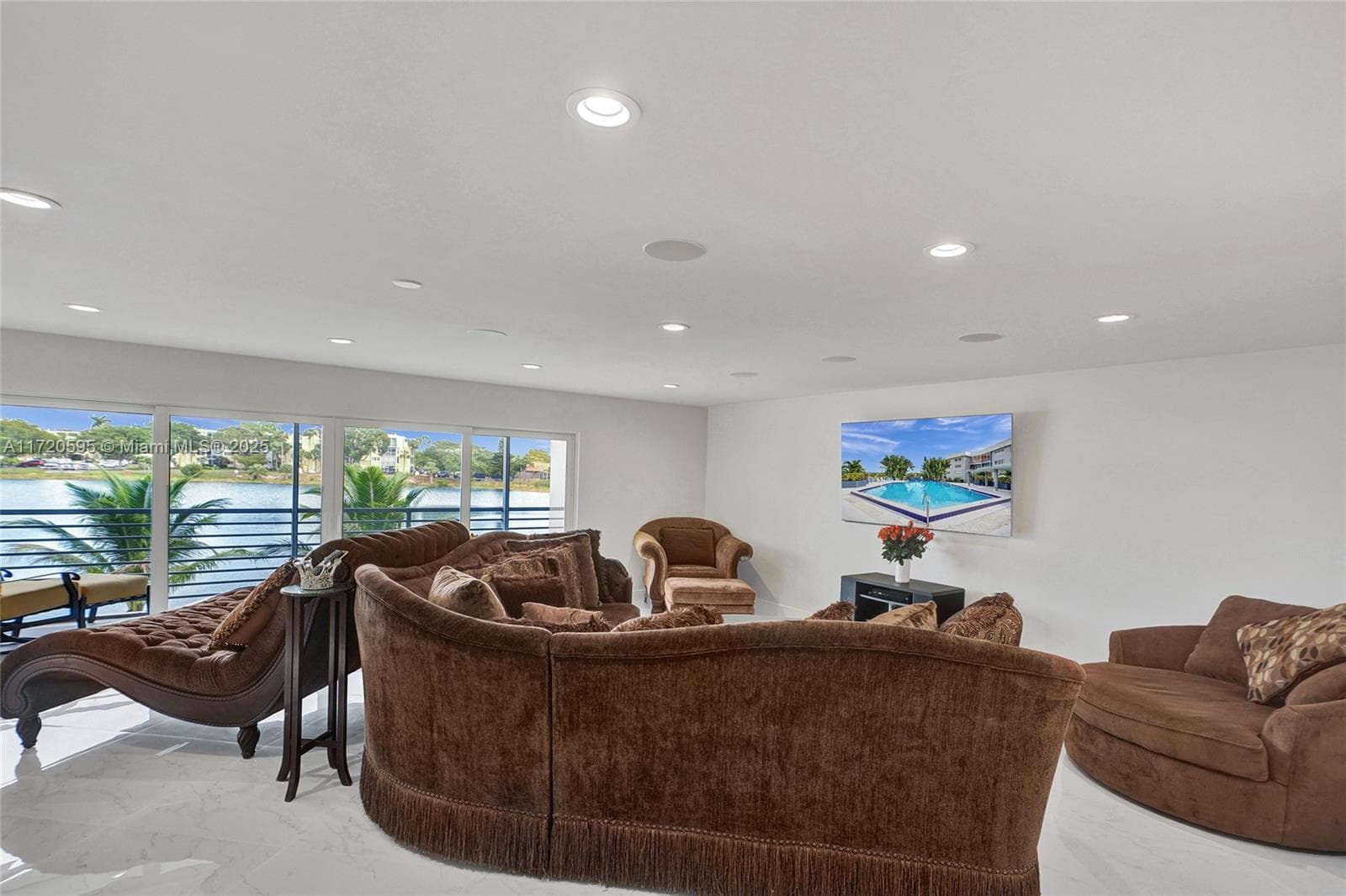AZURE LAKE CONDO · #222 in Miami - Photo 35