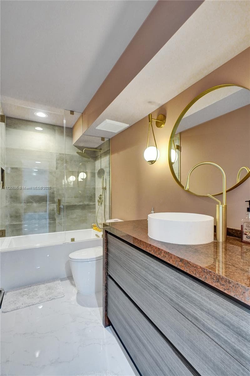 AZURE LAKE CONDO · #222 in Miami - Photo 60