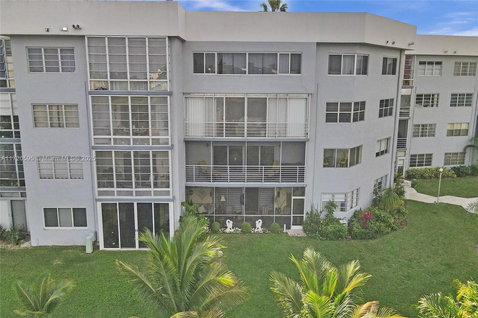 AZURE LAKE CONDO · #222 in Miami - Photo 4