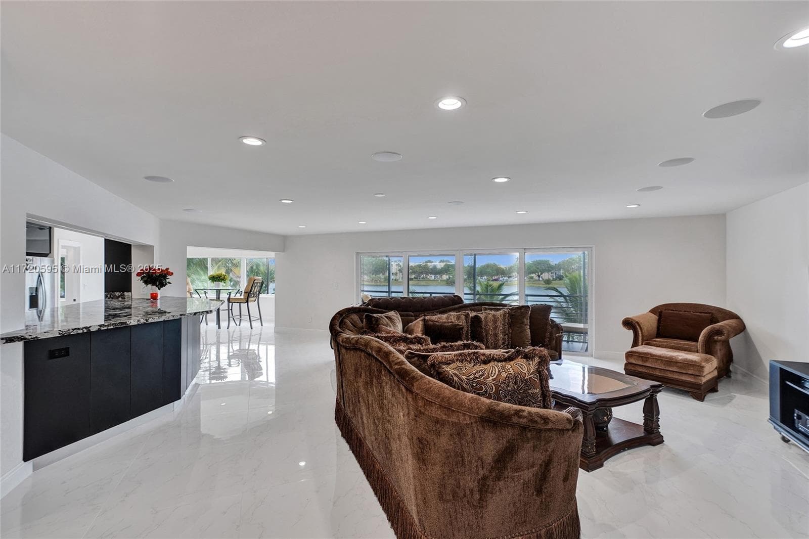 AZURE LAKE CONDO · #222 in Miami - Photo 21