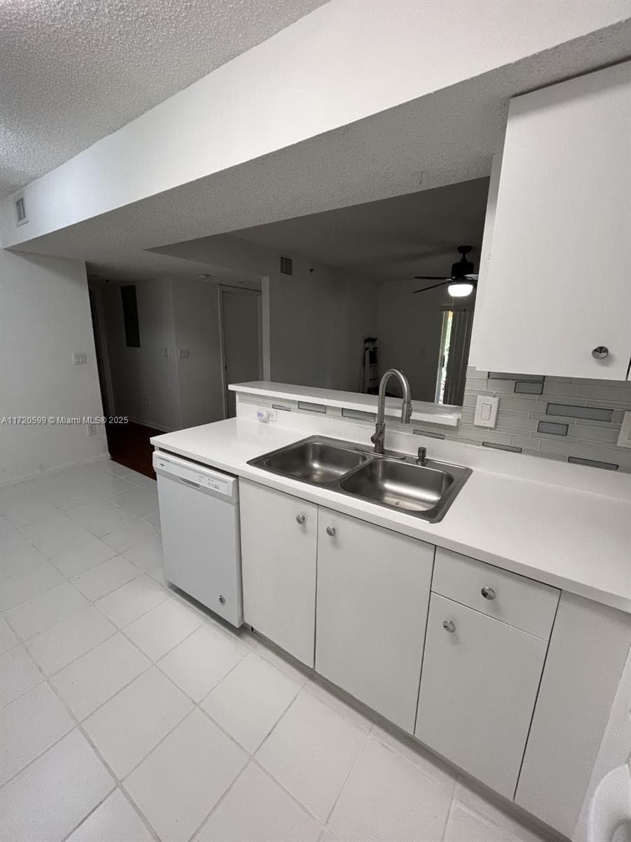 CLUB CARIBE CONDO · #422 in Coconut Creek - Photo 4