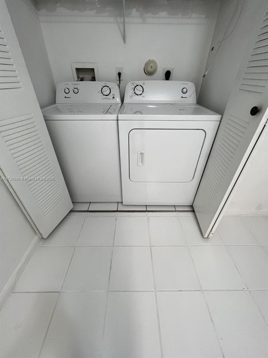 CLUB CARIBE CONDO · #422 in Coconut Creek - Photo 8