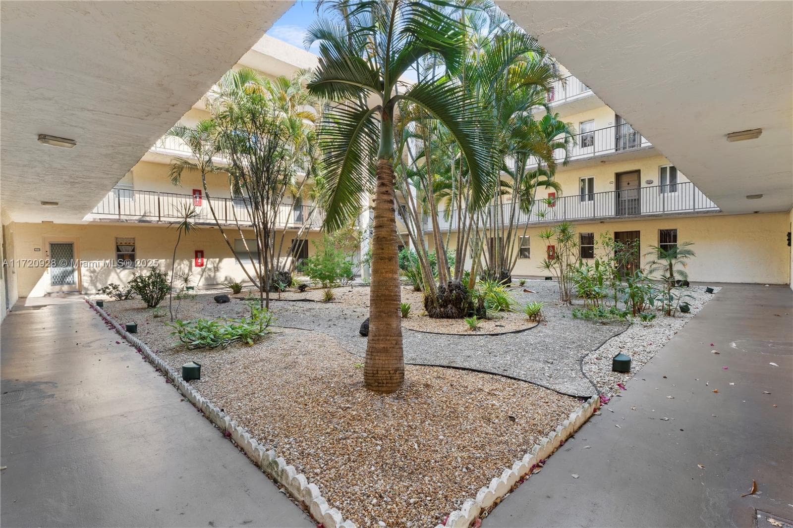 Somerset · #102 in Lauderdale Lakes - Photo 27