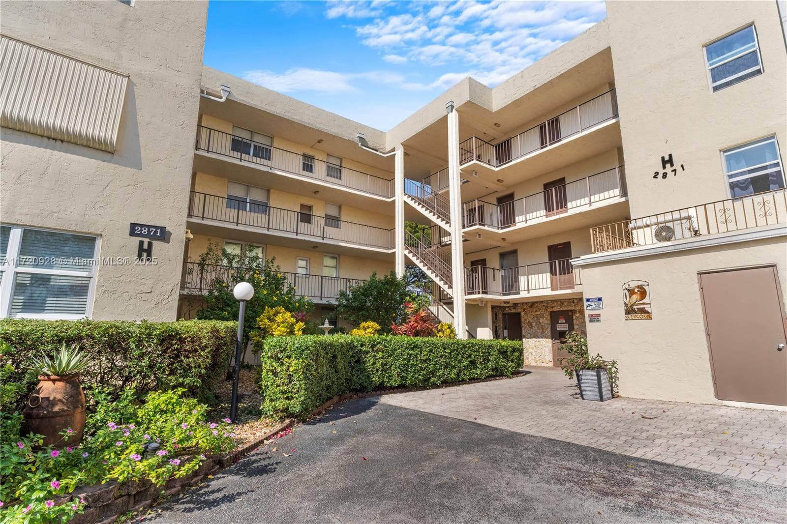 Somerset · #102 in Lauderdale Lakes - Photo 3