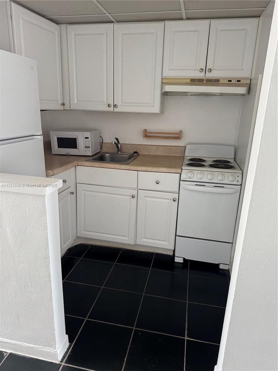 Bayshore Yacht & Tennis Club · #204 in North Bay Village - Photo 2