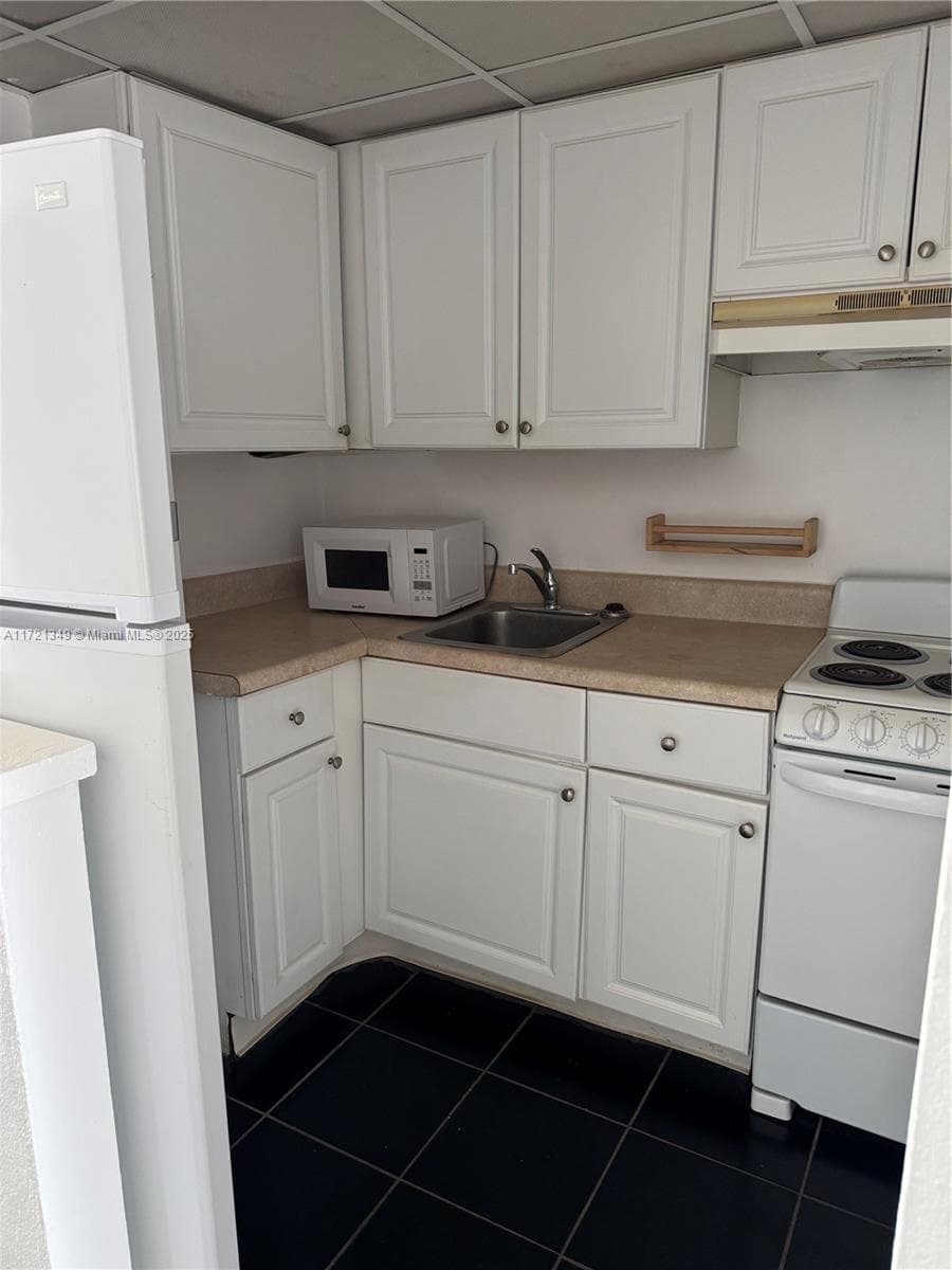 Bayshore Yacht & Tennis Club · #204 in North Bay Village - Photo 3