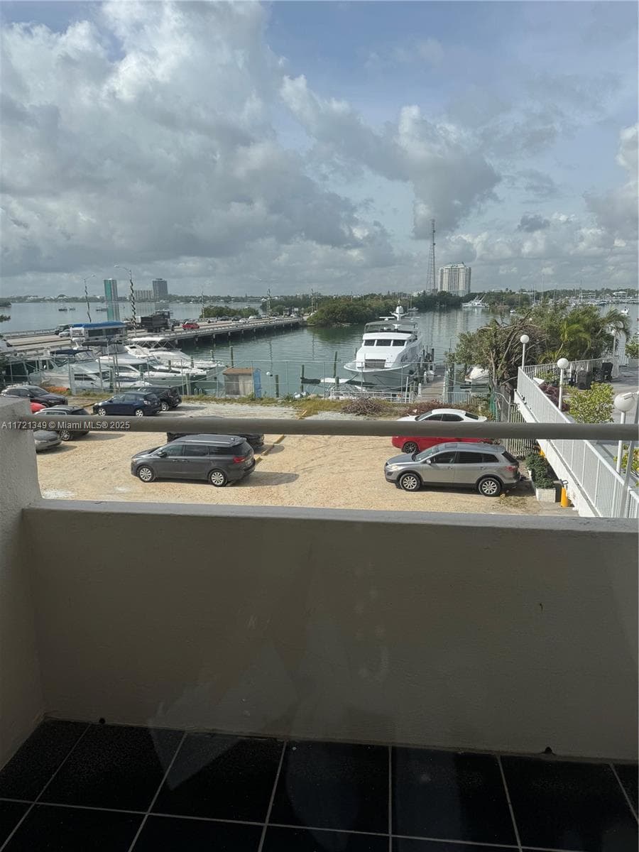 Bayshore Yacht & Tennis Club #204