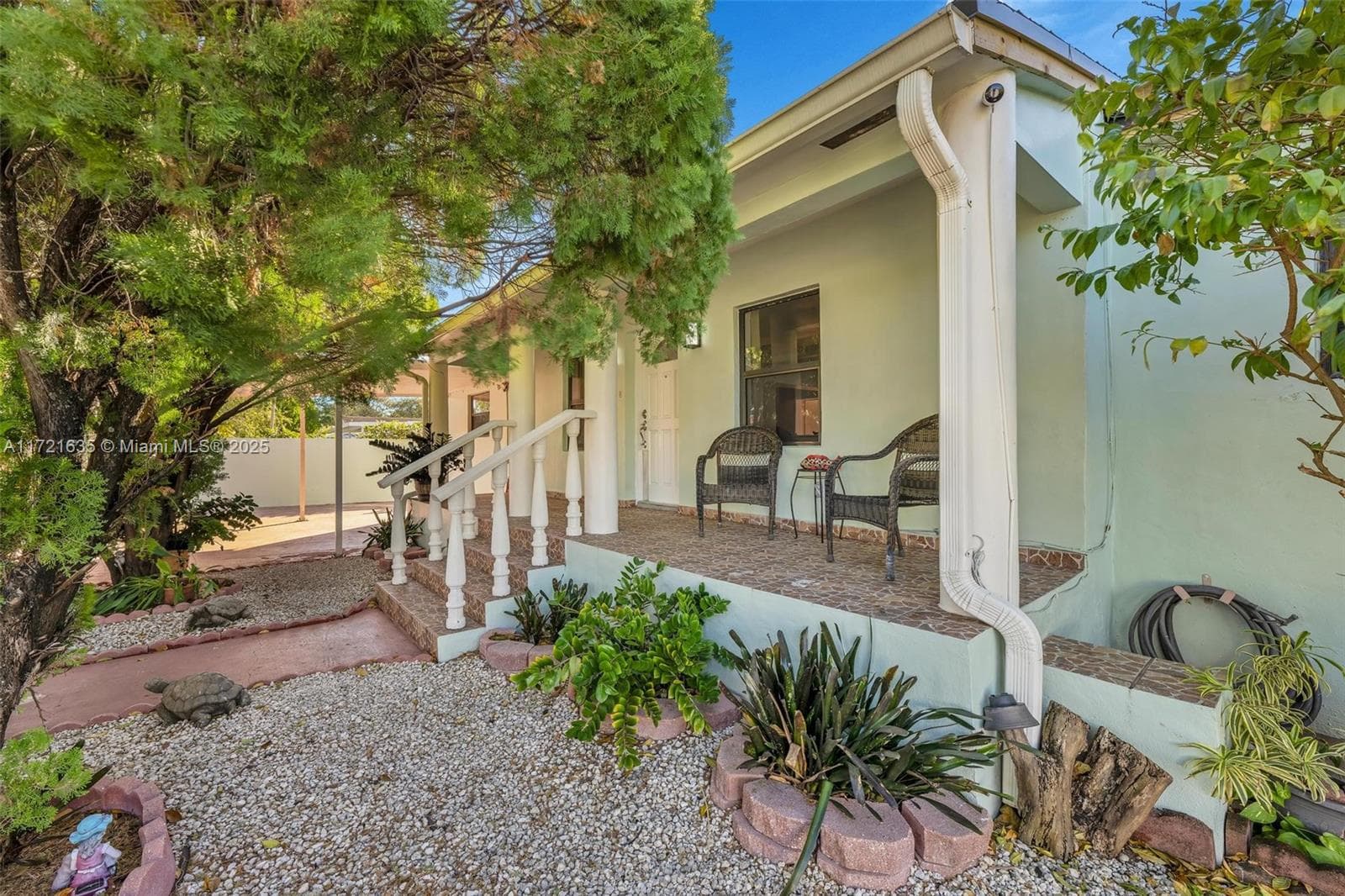 462 E 39th St photo 13
