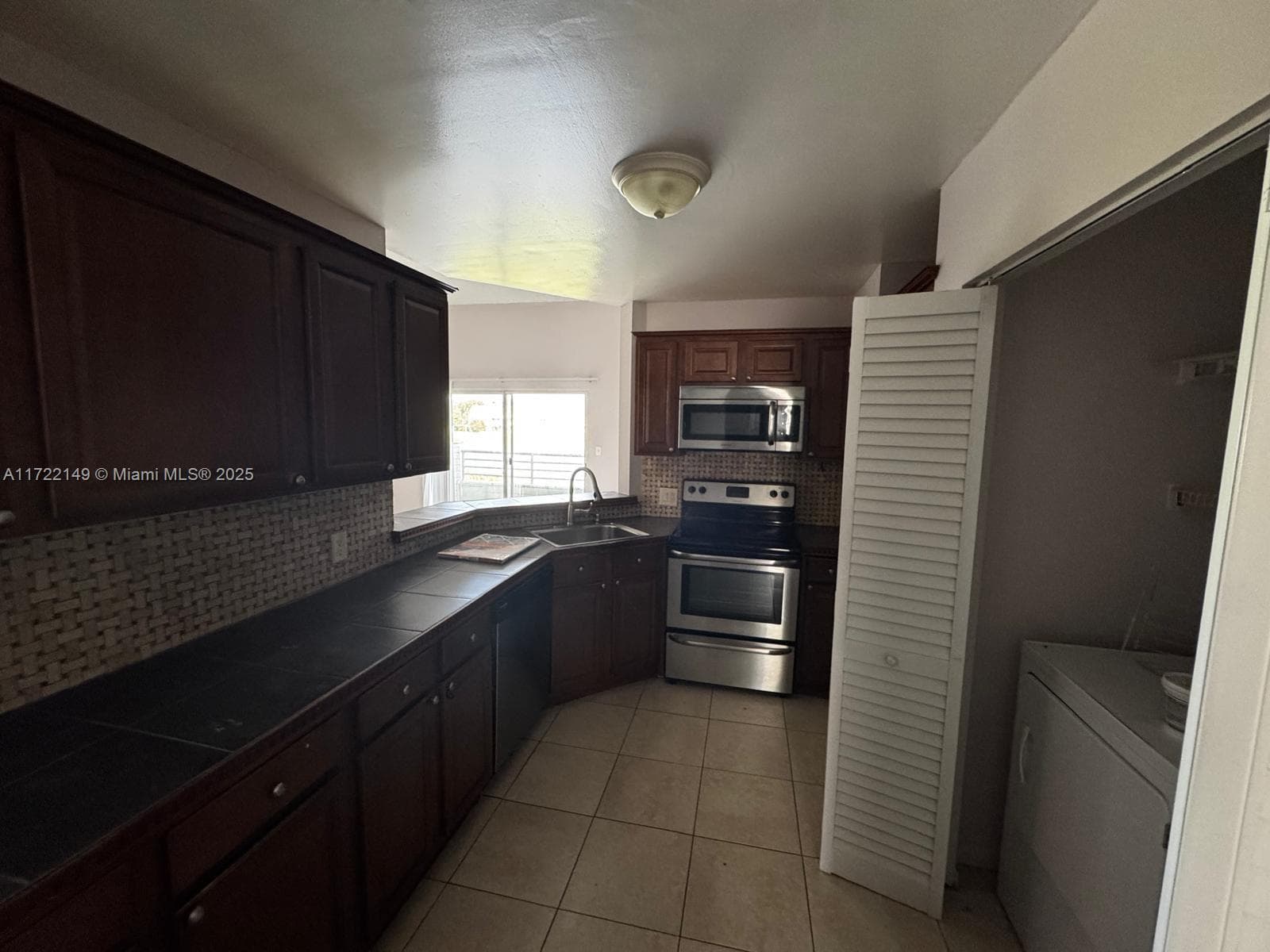 SUMMER LAKE · #208 in Oakland Park - Photo 6