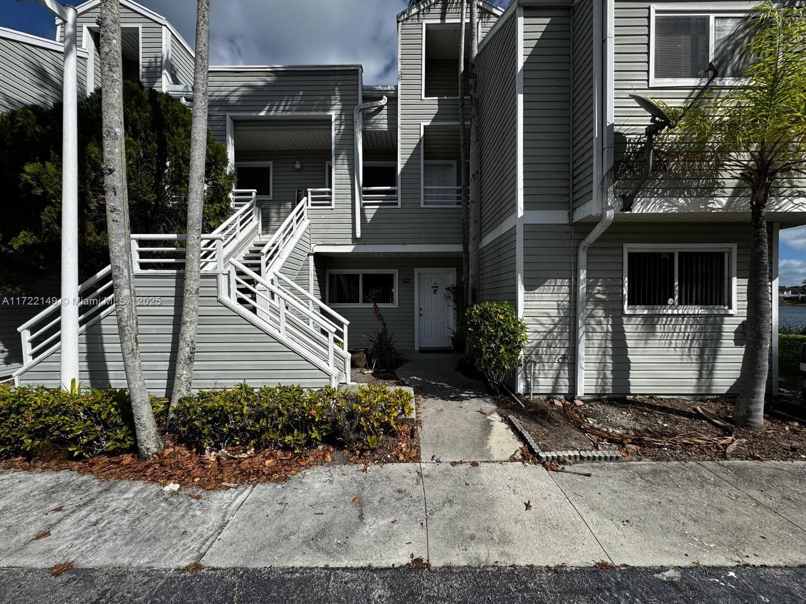 SUMMER LAKE · #208 in Oakland Park - Photo 1