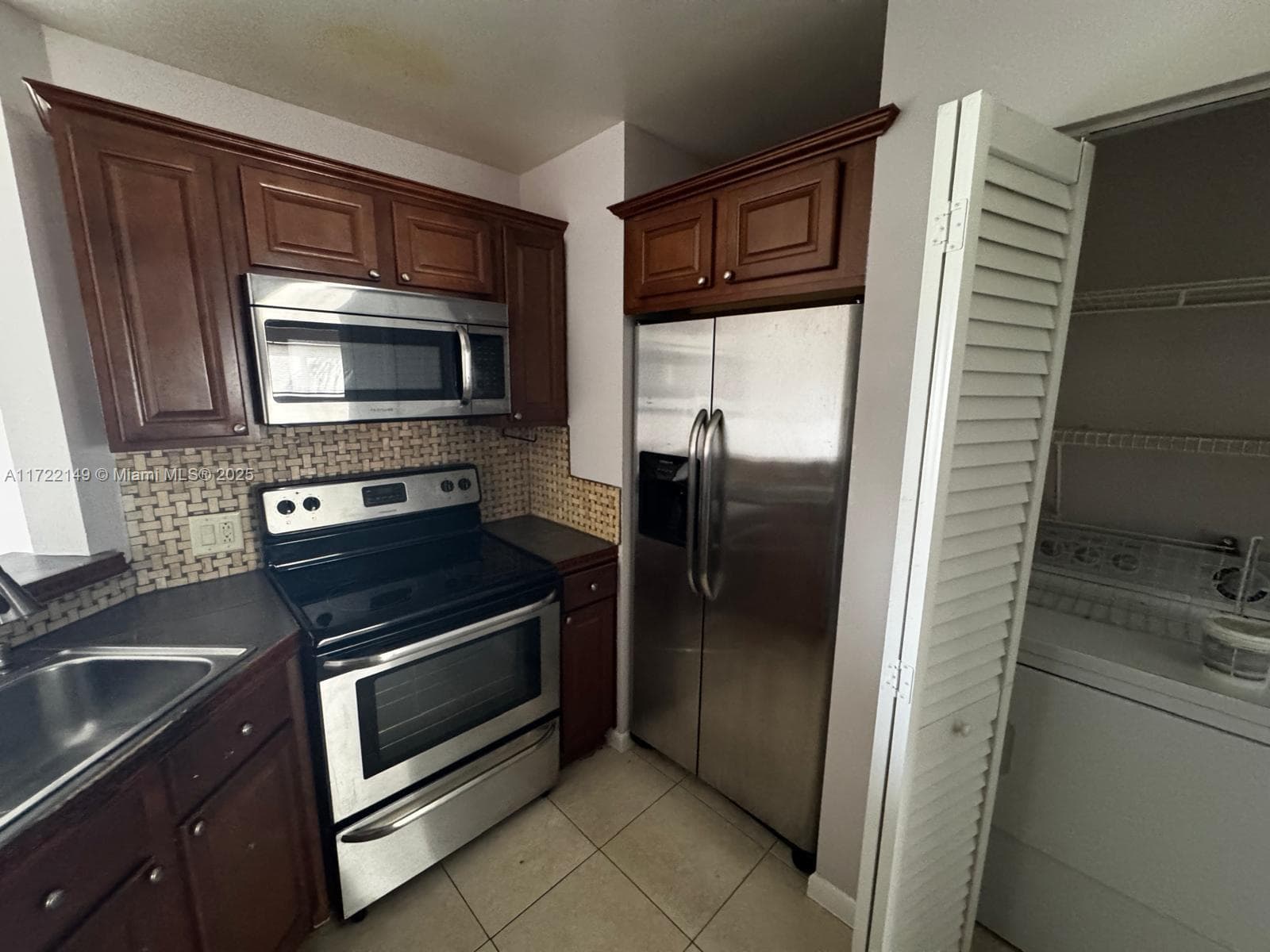 SUMMER LAKE · #208 in Oakland Park - Photo 8