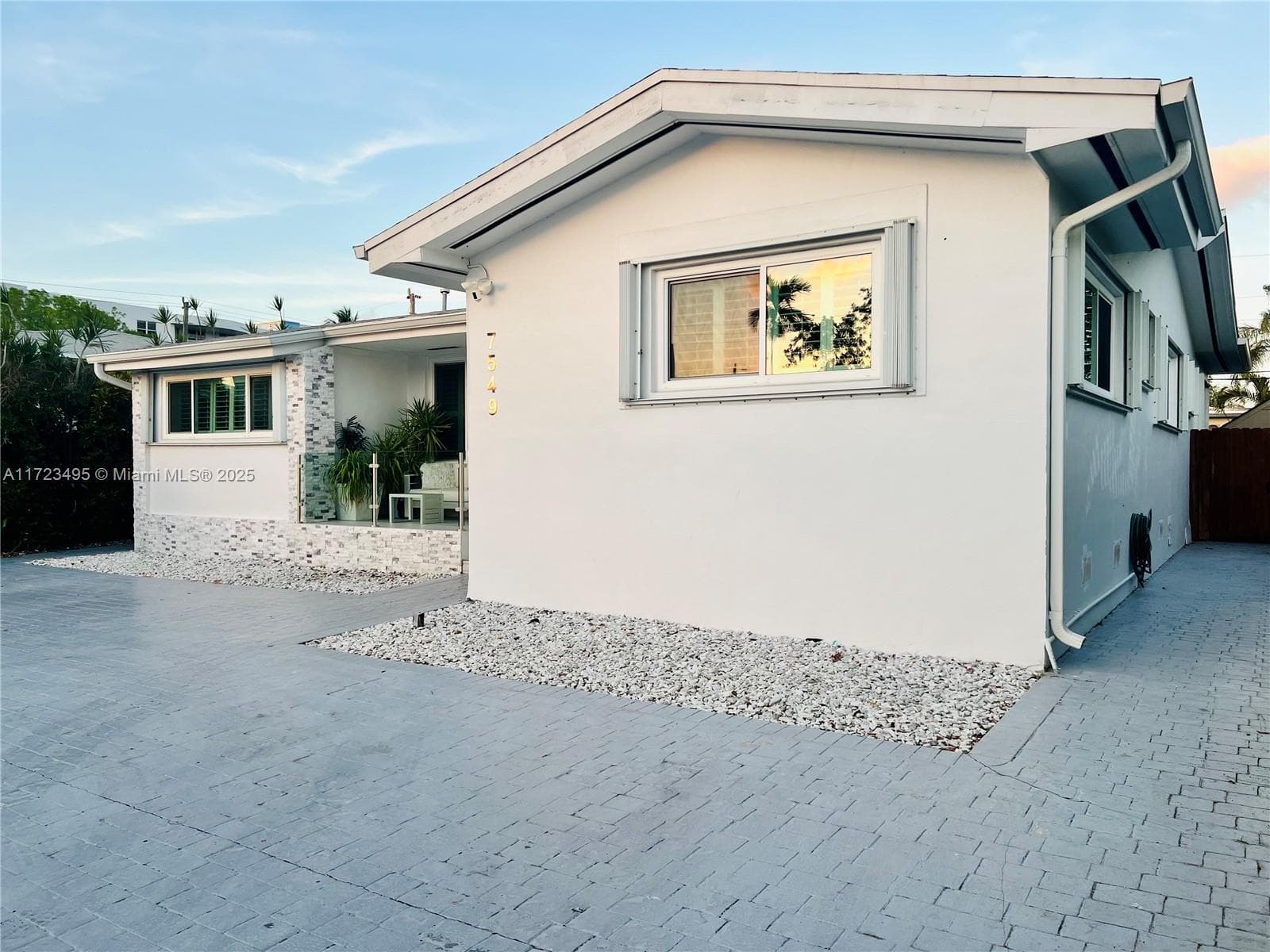 7549 Adventure Ave photo 9