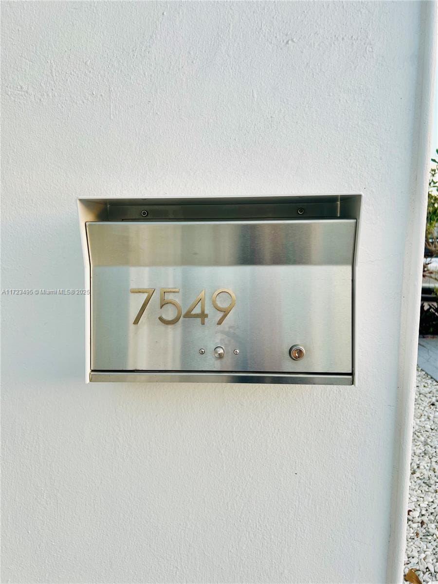 7549 Adventure Ave photo 4
