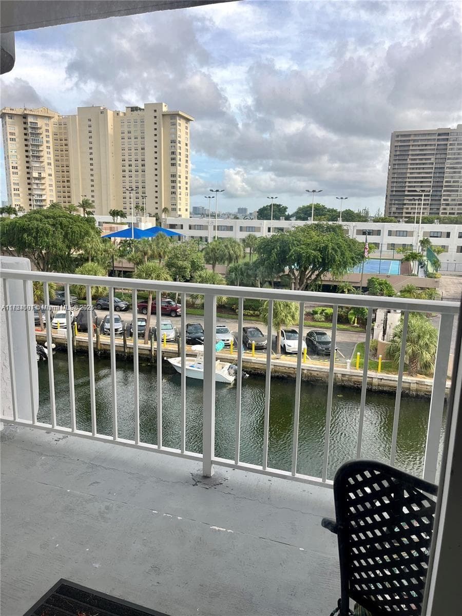 Cricket clubhouse condo · #507 in Miami - Photo 10