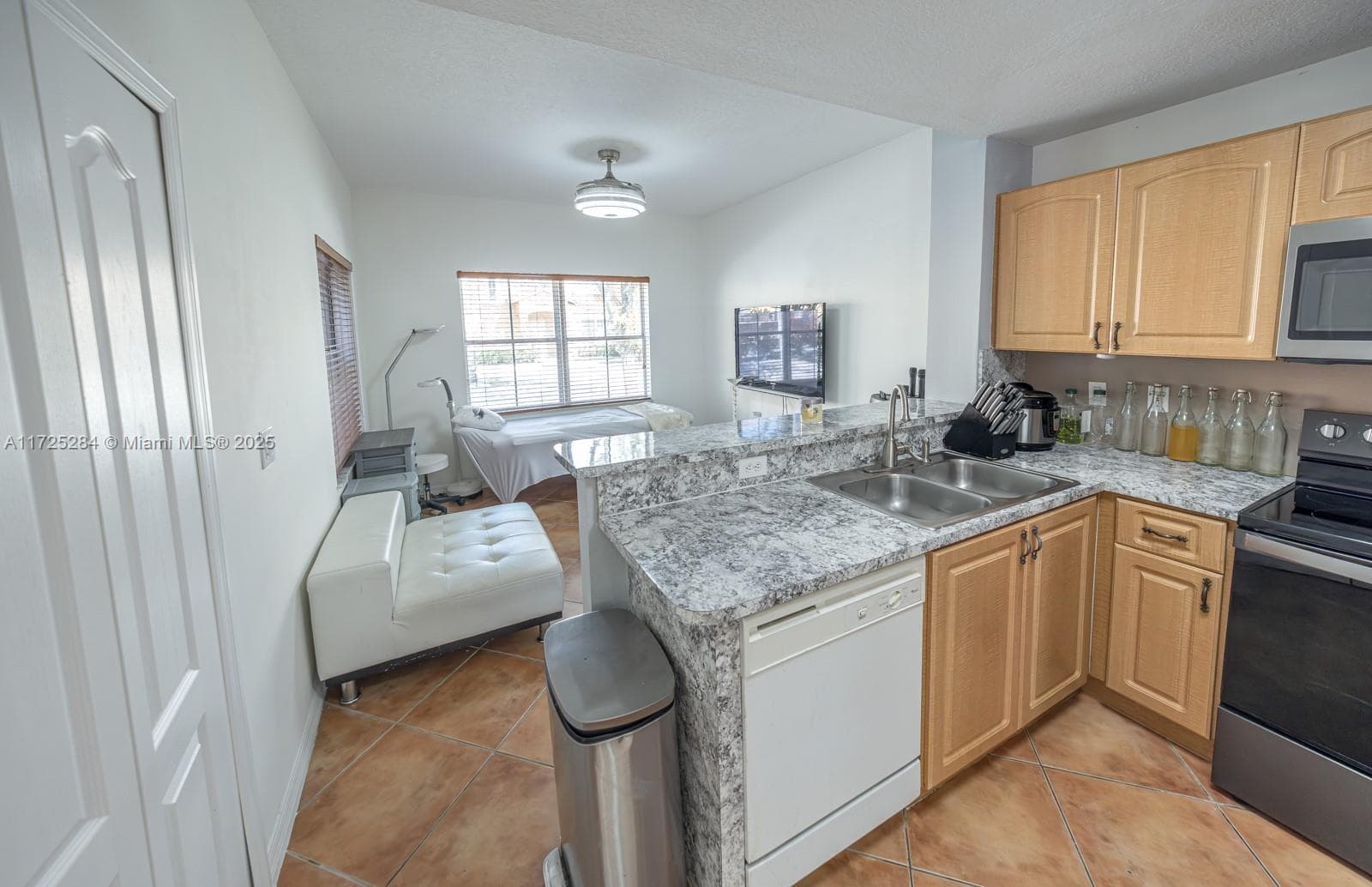 VILLA VIZCAYA CONDO · #1607 in Miami Lakes - Photo 11