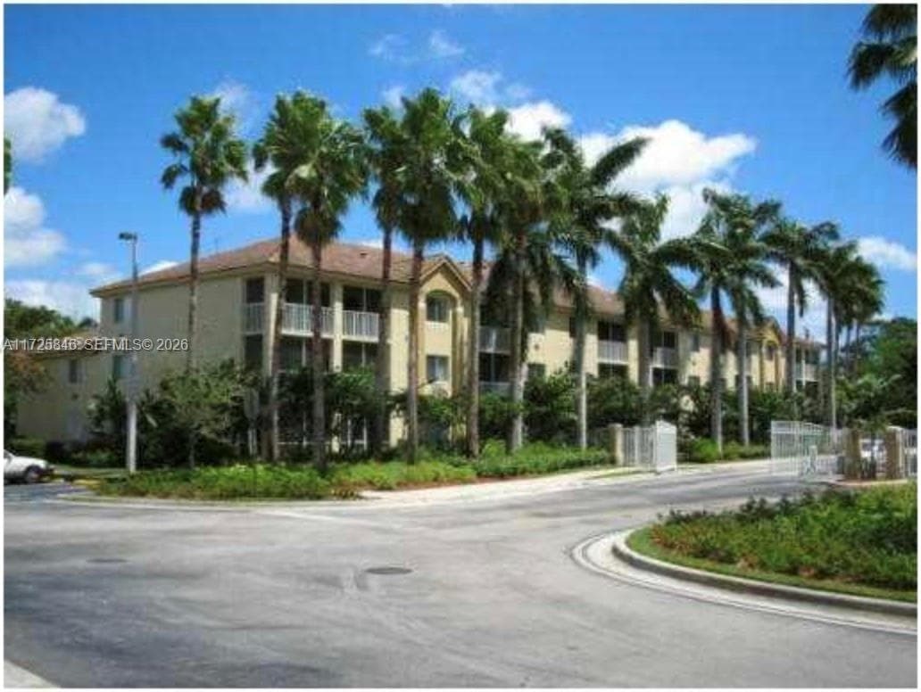 PINEHURST CLUB CONDO · #1-110 in Hollywood - Photo 1