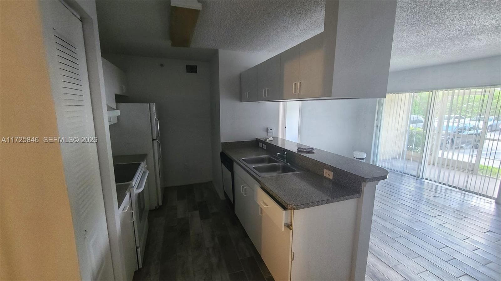 PINEHURST CLUB CONDO · #1-110 in Hollywood - Photo 8