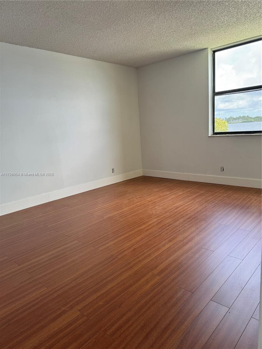 LAKE EMERALD CONDOMINIUM · #202 in Oakland Park - Photo 9