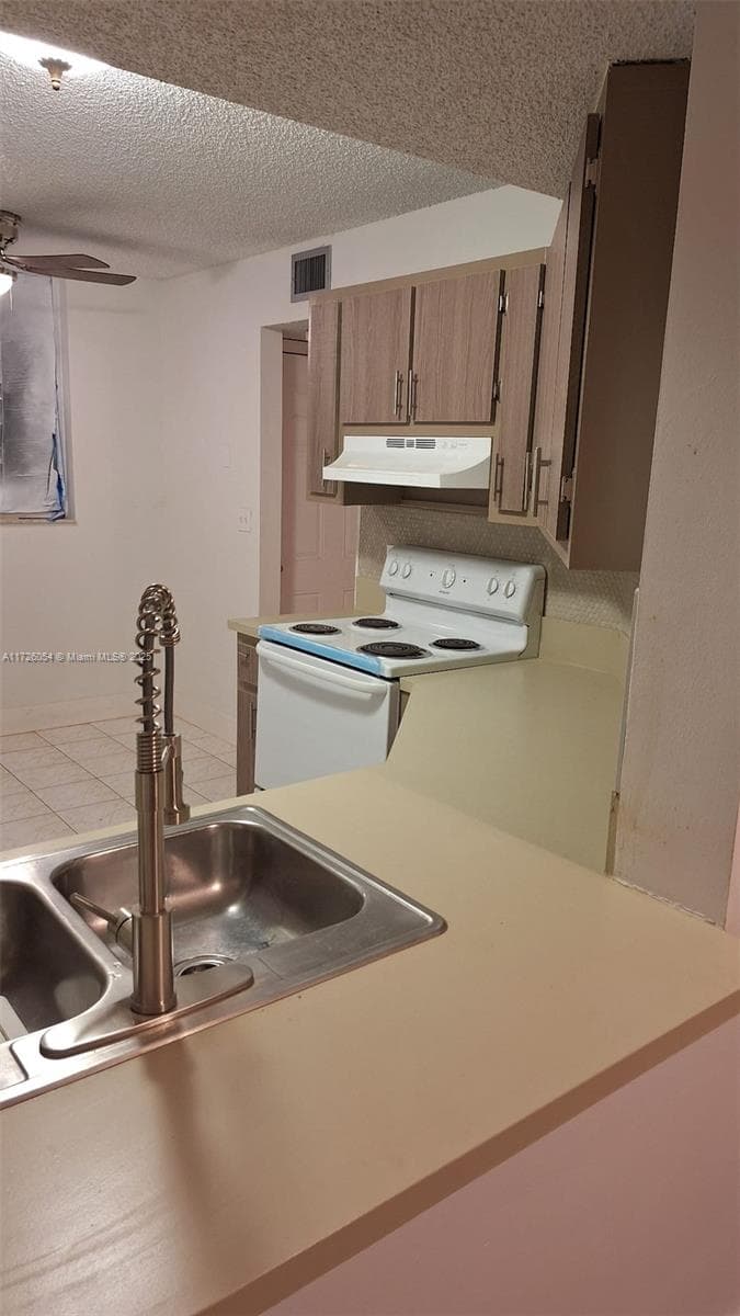 LAKE EMERALD CONDOMINIUM · #202 in Oakland Park - Photo 37