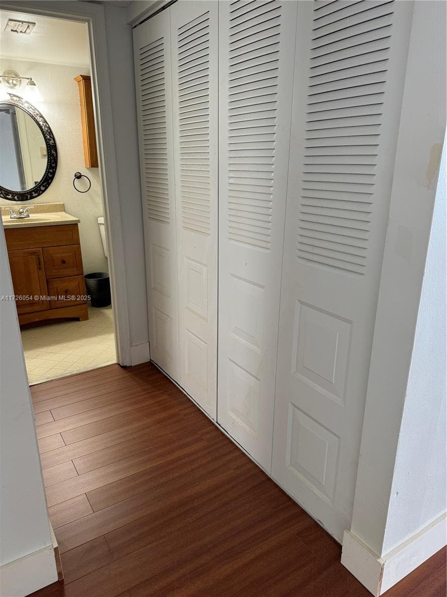 LAKE EMERALD CONDOMINIUM · #202 in Oakland Park - Photo 11