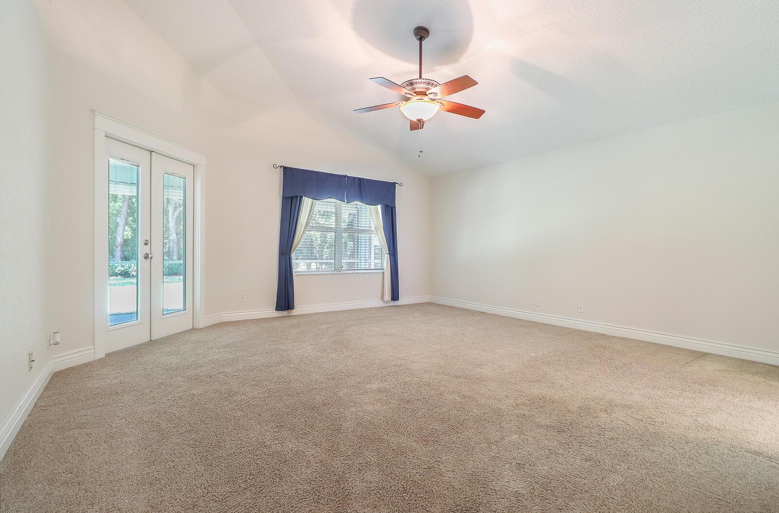 18-Master Bedroom