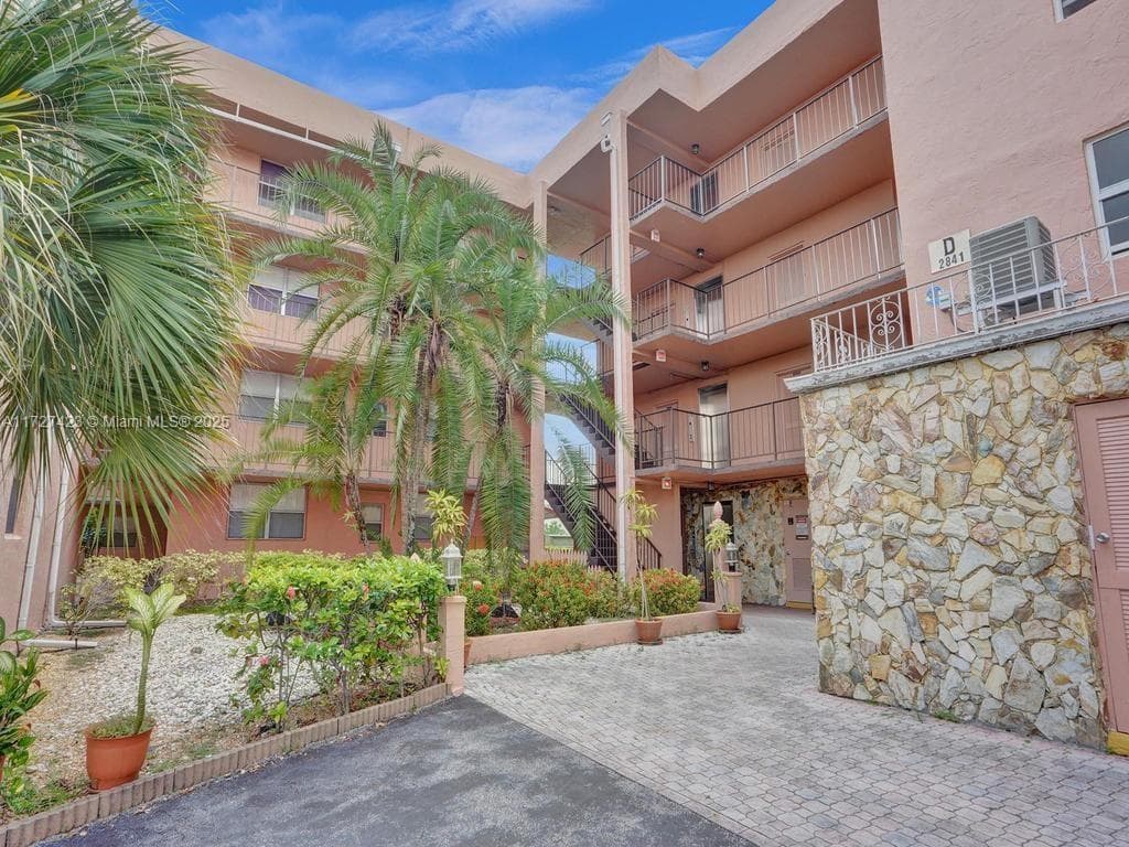 Somerset · #317 in Lauderdale Lakes - Photo 28