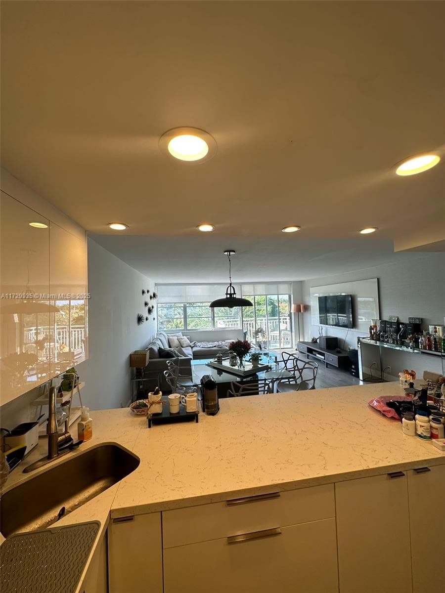 BAYVIEW TOWERS · #A310 in North Miami - Photo 3