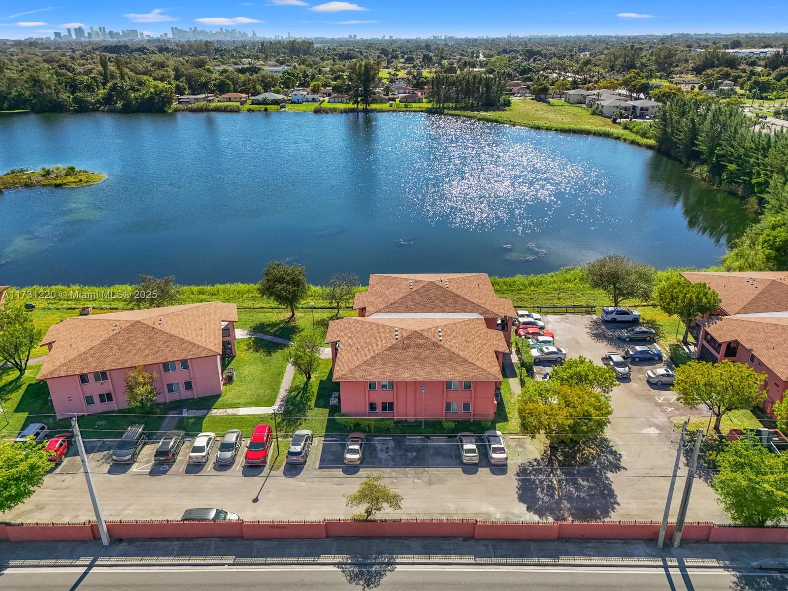LAKEVIEW · #1122 in Miami - Photo 2