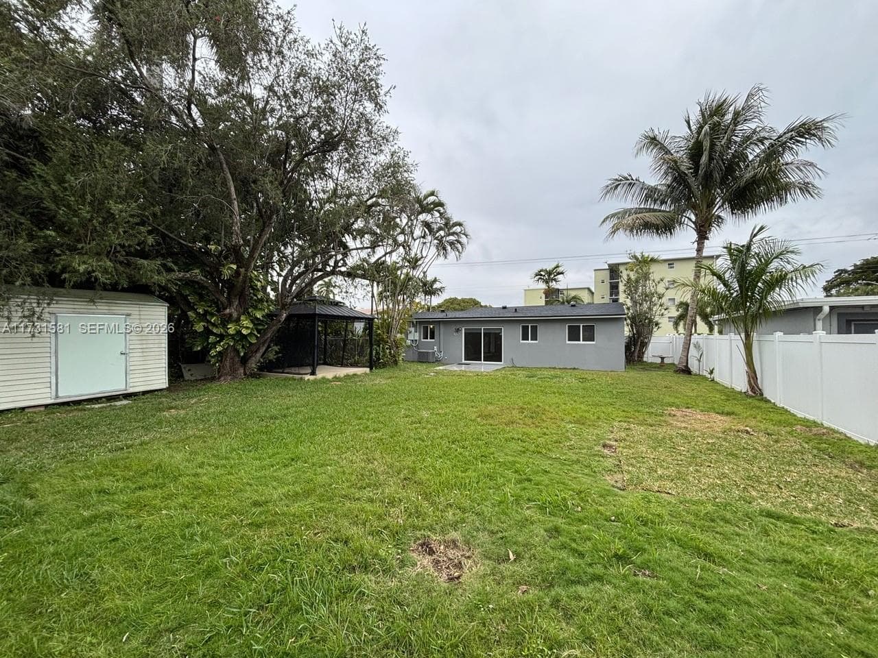 1426 Arthur St photo 2