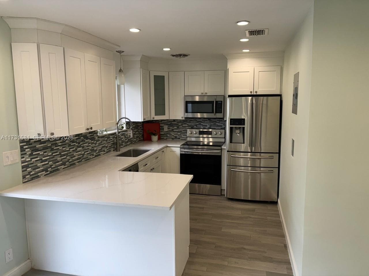 1426 Arthur St photo 6