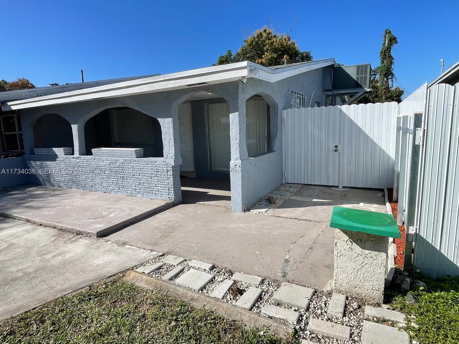 1187 NW 29th Ter photo 2