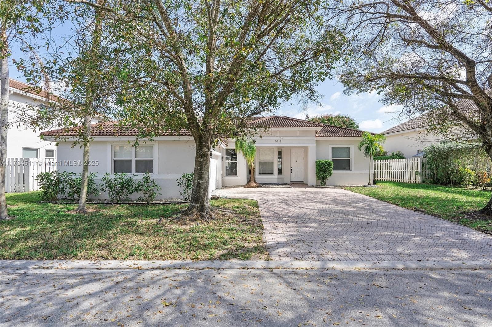 5312 SW 34th Way photo 1