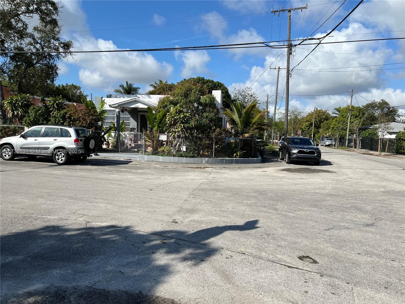 6730 NE MIAMI PL photo 2