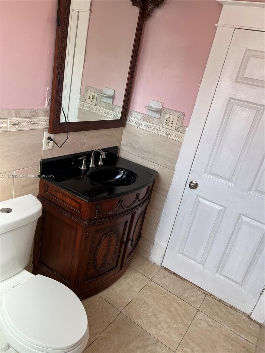 6730 NE MIAMI PL photo 12
